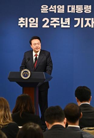 South Korea vows strong Ukraine ties, smooth Russia relations