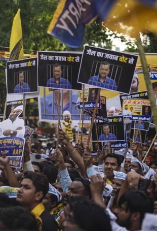 Indias top court releases jailed Modi opponent on bail