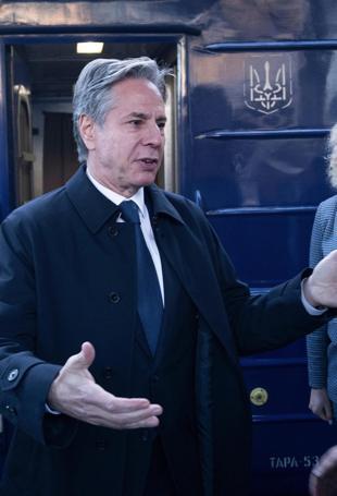 Blinken in Ukraine on unannounced visit to show US support