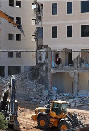 Israeli defense minister orders army to continue demolitions in Gaza