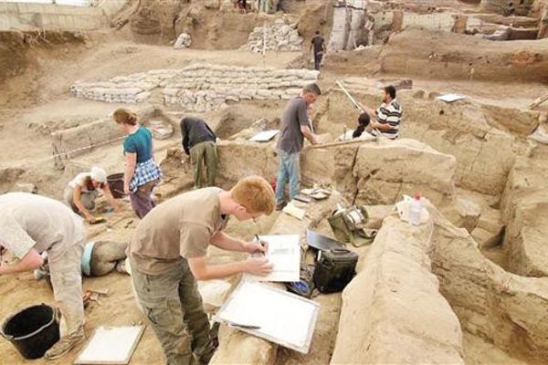 Centuries-old fabric found in Çatalhöyük