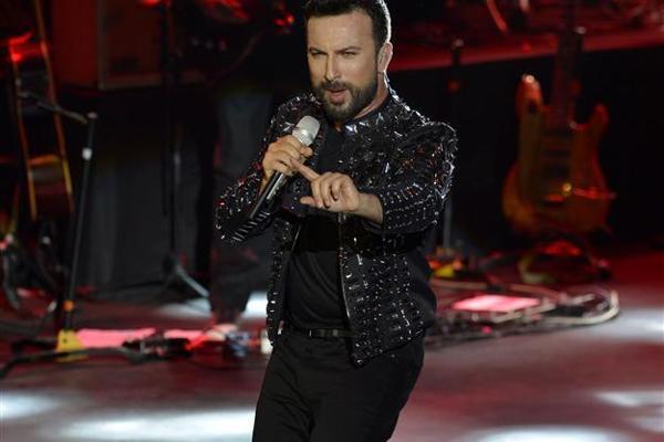 Tarkan shakes Istanbul