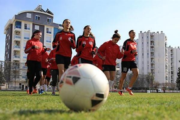Teammates become housemates for women’s team in Antalya