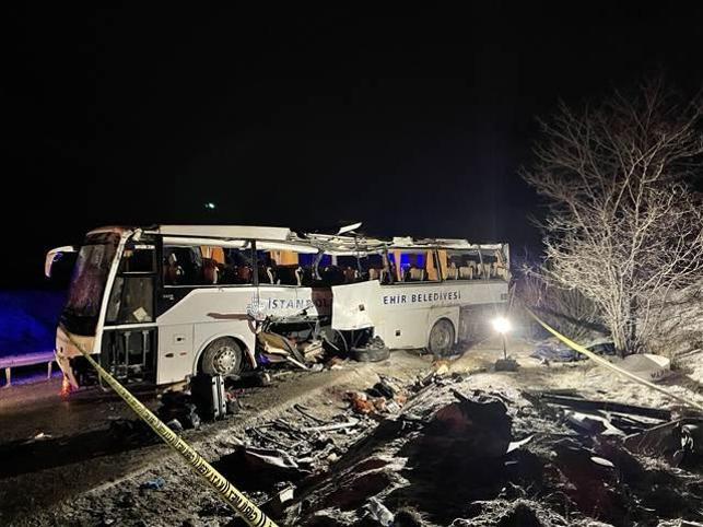 Son dakika haberi Yolcu otobüsü devrildi İki kişi öldü çok sayıda