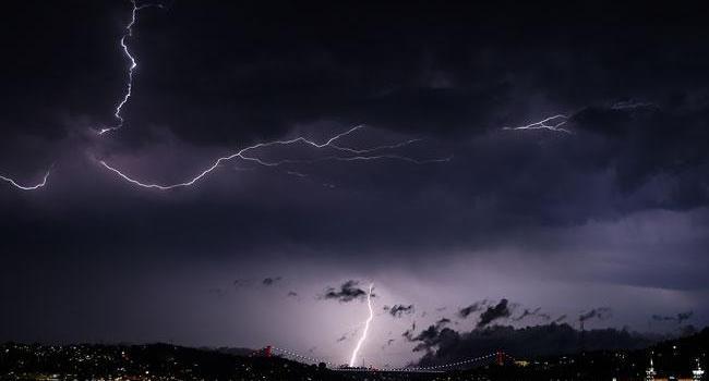 Istanbul region hit by 43,388 lightning strikes
