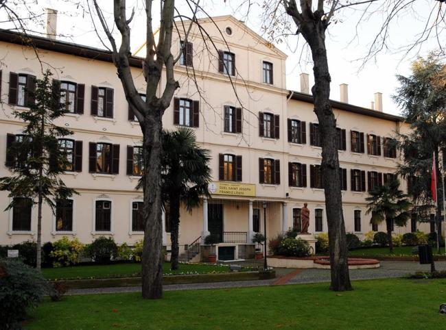 Competition watchdog fines French high schools in Istanbul