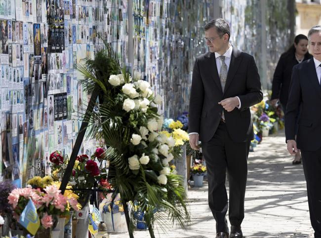 Russia claims advances on two fronts, Blinken unlocks aid in Kiev