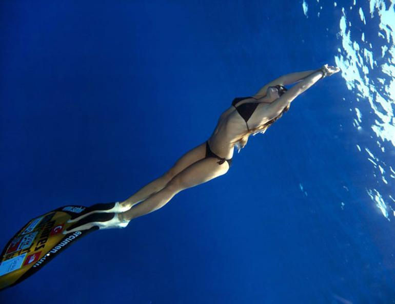 Turkish world record holder to dive in Antarctica