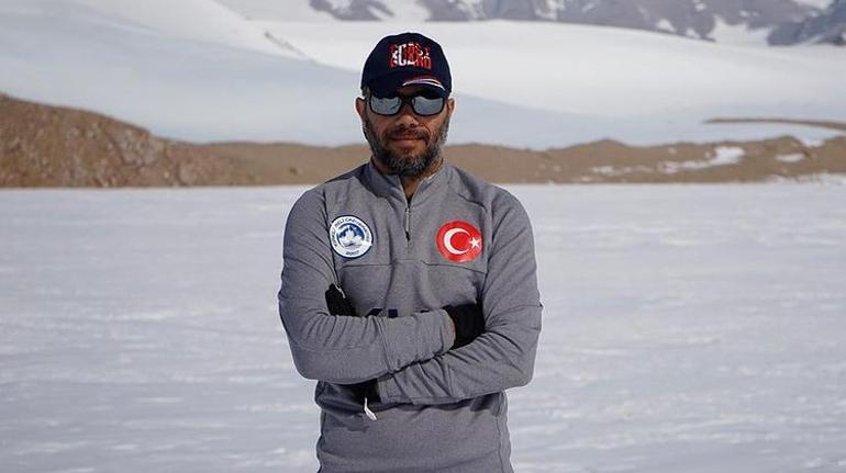 Turkish scientist fetches 3 meteorites from Antarctica