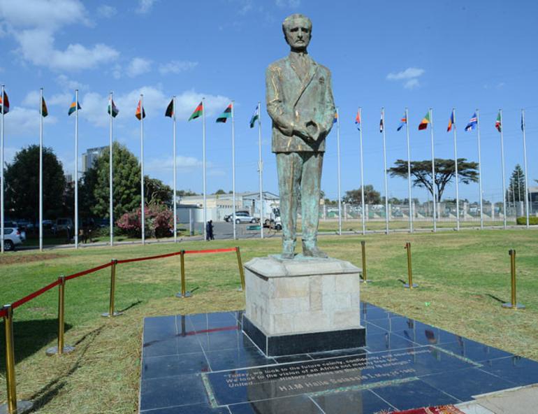 African leaders unveil statue of Ethiopias last emperor