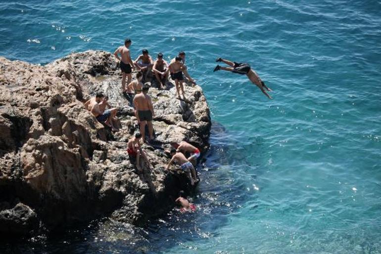 Antalyada Sahiller Yabanc Turistlere Kald Son Dakika Haber