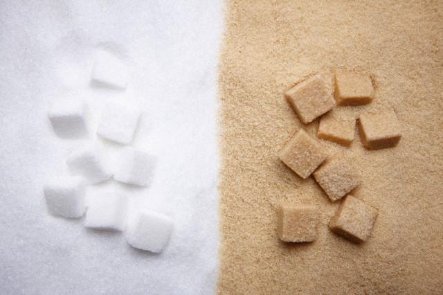 Kahverengi ve beyaz şeker arasında ne fark var?