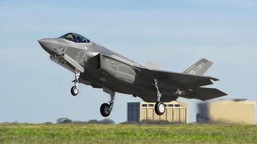 Tarihin en pahalı savaş uçağı görücüye çıktı