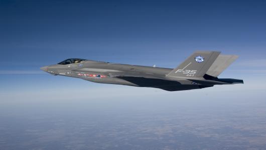 Tarihin en pahalı savaş uçağı görücüye çıktı