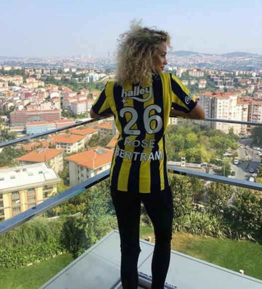 Gregory van der Wiel'in sevgilisi Rose Bertram'dan Türkçe şarkı! -  Fenerbahçe Haberleri