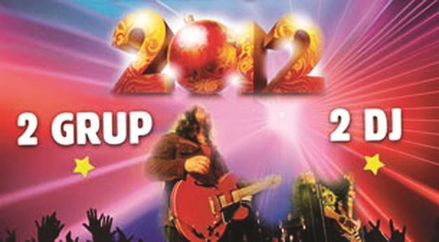 2 bands 2 DJs on stage