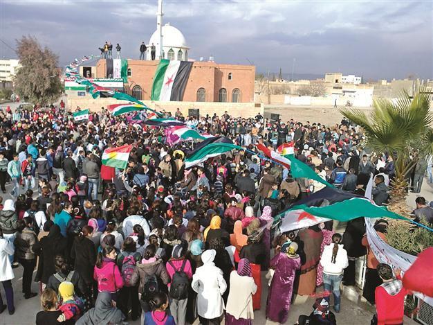 Thousands rally in Syria as crackdown continues