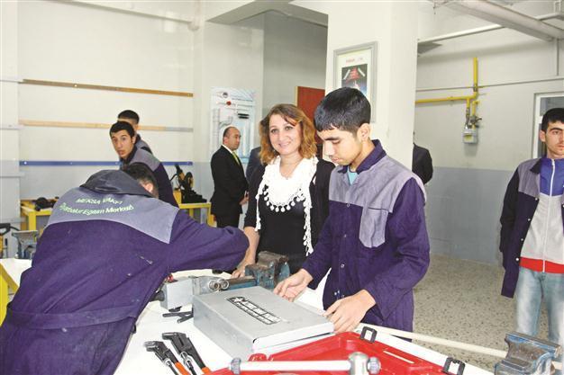 Jobless rate falls to 8.8 percent in September