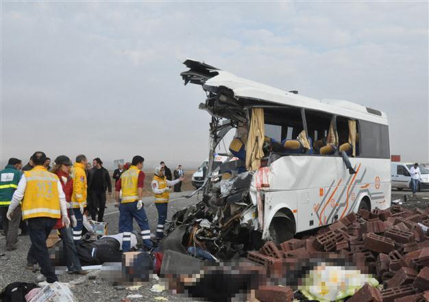 Turkish road accident kills 25