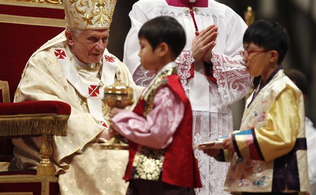 Pope prays for famine, flood, conflict victims on Christmas