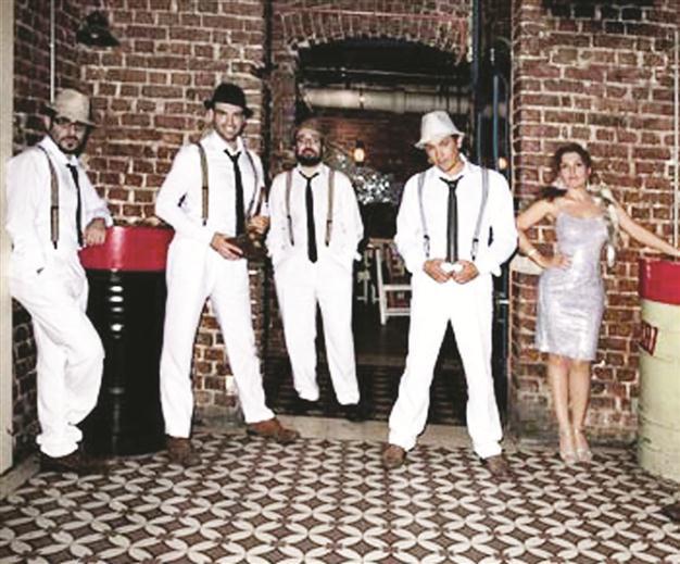 Salsa dancers in Istanbul club