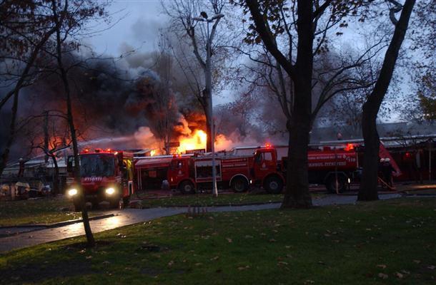 Fire destroys six businesses in Istanbul’s Tophane district