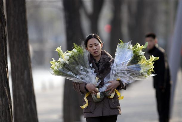 North Koreans mourn death of ‘Dear Leader’