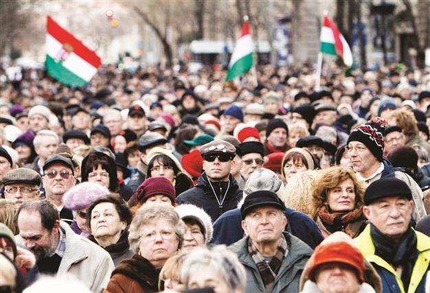 Opposition takes to streets in Hungary