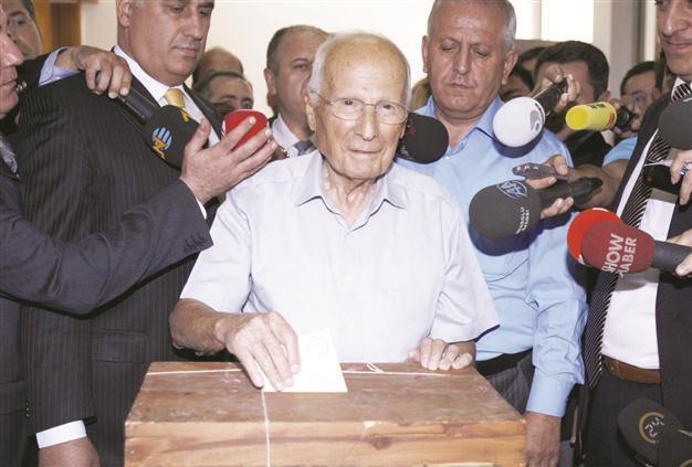 Coup leader Kenan Evren to stand trial