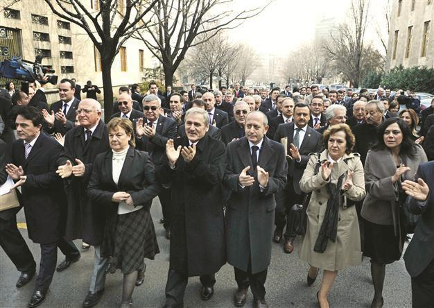 CHP lawmakers follow their leader in immunity protest