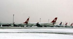 Blizzard grounds nearly 200 flights in Istanbul