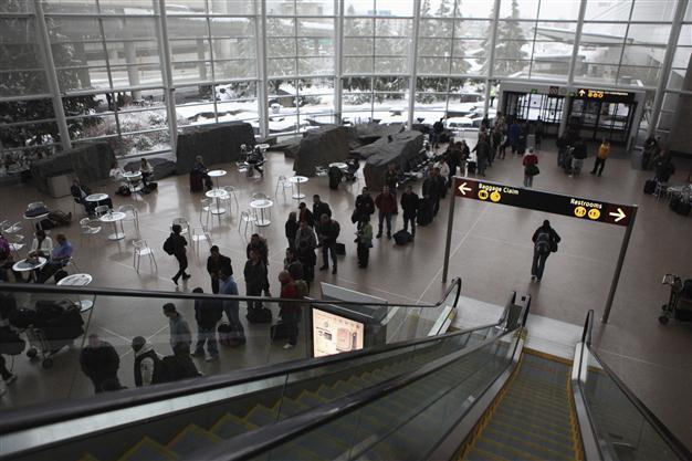 US arrests British couple on terror charges for Twitter jokes