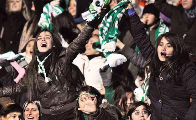 Female Hooligan Fuels Question On ‘ban Of Women Supporters Turkish News 9908