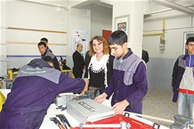 Turkeys official jobless rate dips to 9.1 percent