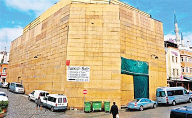 An ancient palace ruined in Istanbul