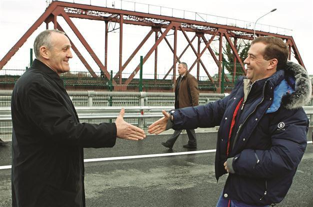 Abkhaz leader escapes from deadly ambush