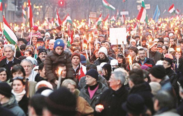 Hungary slams, Croatia mulls EU