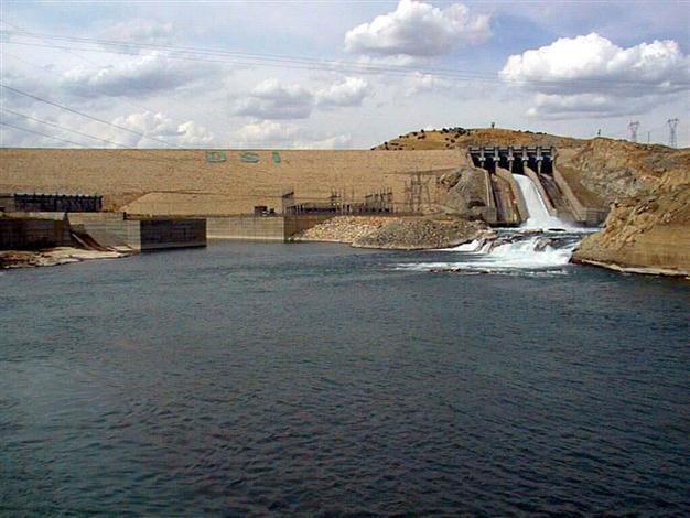 Three workers dead and ten missing in SE Turkey constructon collapse