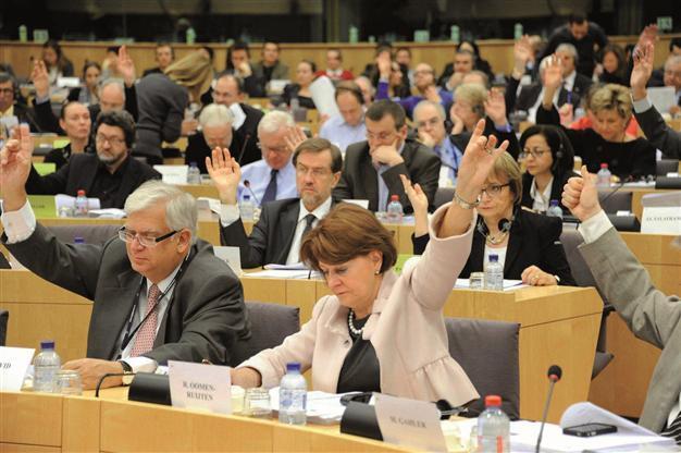 EU urges charter compromise