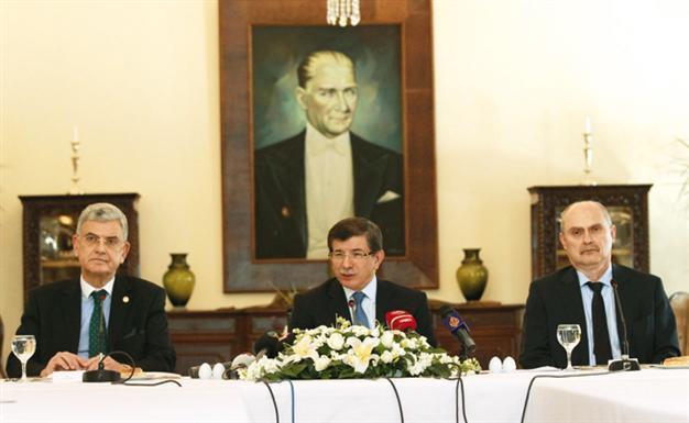 Davutoğlu briefs Parliament Commission on Syria issue