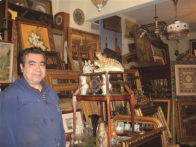 Craftsmen shine at Üsküdar’s 90-year-old antique bazaar
