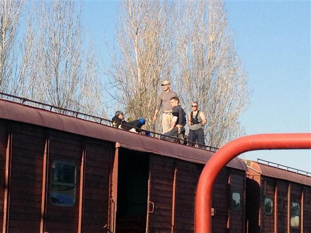 Teens infiltrate James Bond set, film fight scene