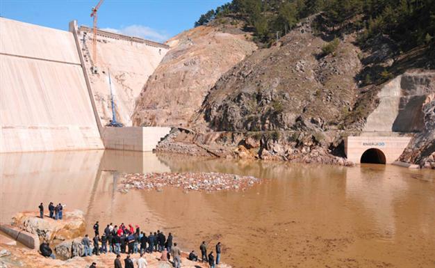 Dam flooding kills 2 workers in southern Turkey