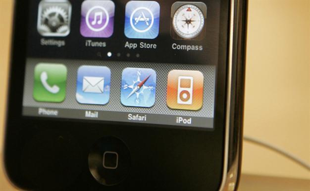 Google paid $1 bln to Apple, analyst claims