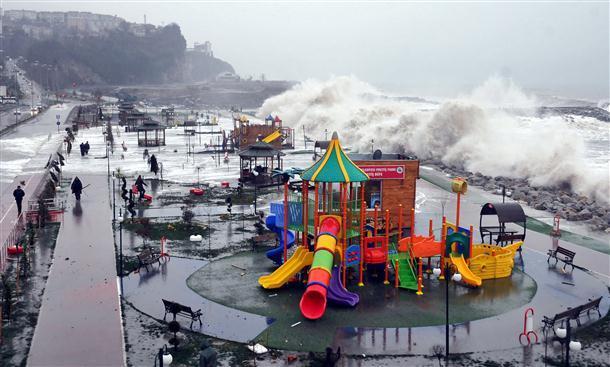 Flood, storm hit major cities in Turkey