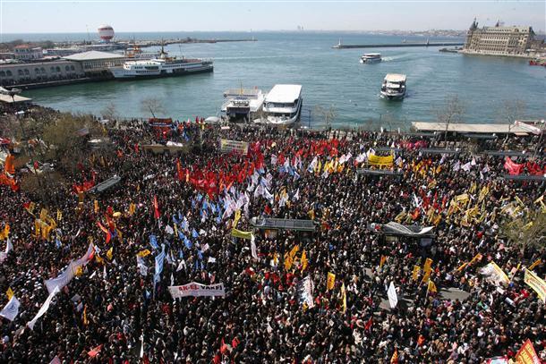 Thousands protest dropping of Sivas case