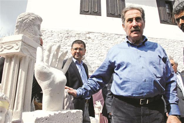 Günay visits Milas excavation site in Turkey