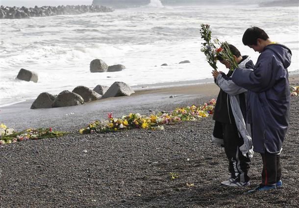 Japan marks quake anniversary