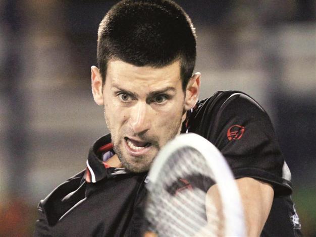 Djokovic cruises to 3rd round, Murray beaten
