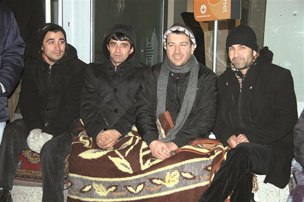 Residents stand vigil to buy TOKİ homes